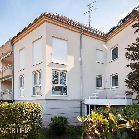 L Apartment *