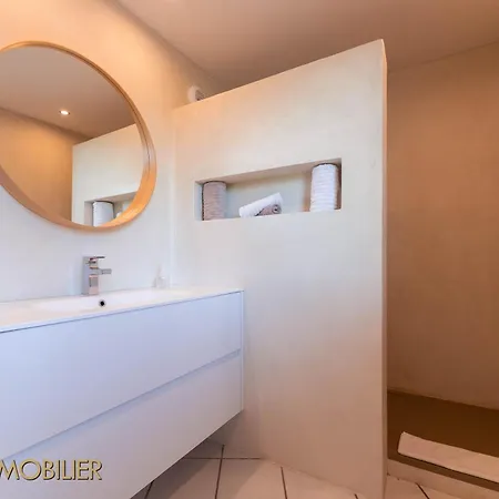 L Apartment *